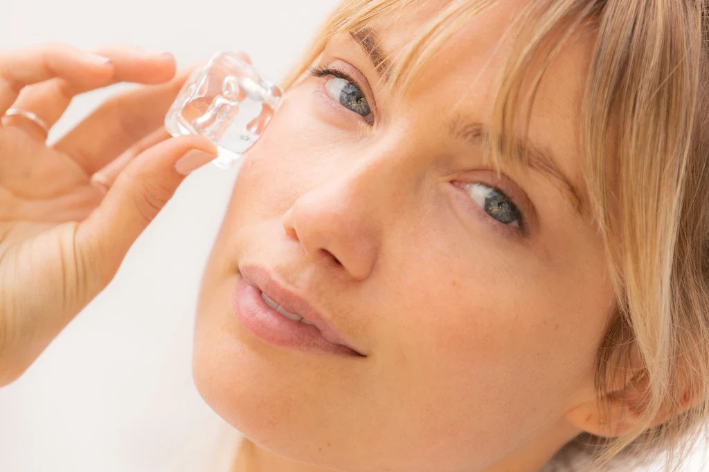 ice on pimple - Home Remedies for Pimples